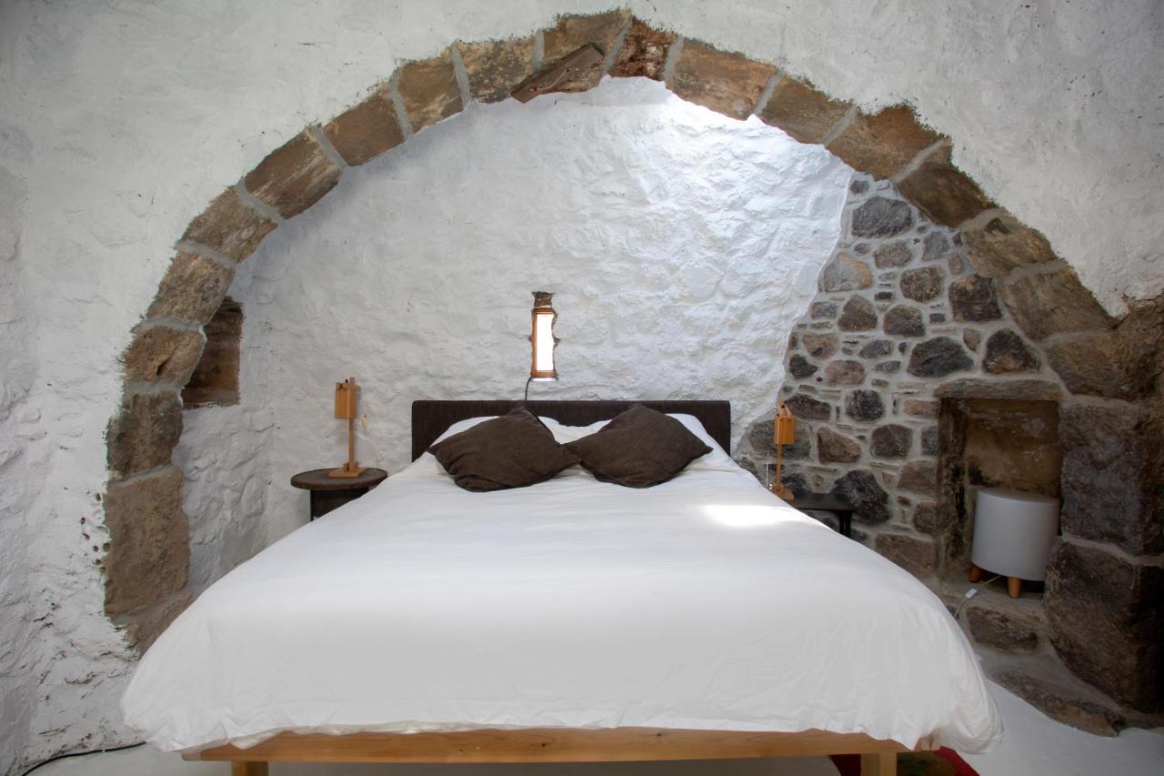 My Old Stone House In A 2 000 Sqm Private Garden With Fab Glamping Tent Mandrákion Exterior foto