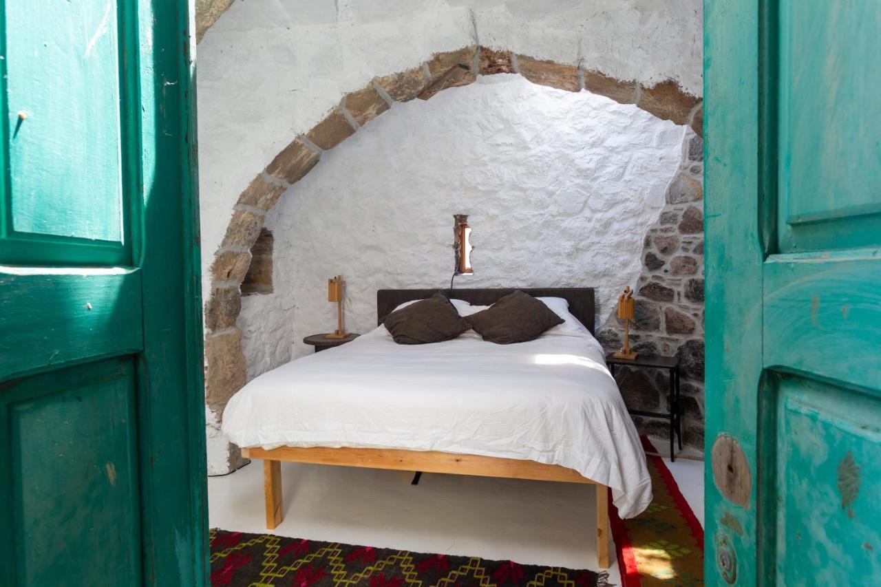 My Old Stone House In A 2 000 Sqm Private Garden With Fab Glamping Tent Mandrákion Exterior foto